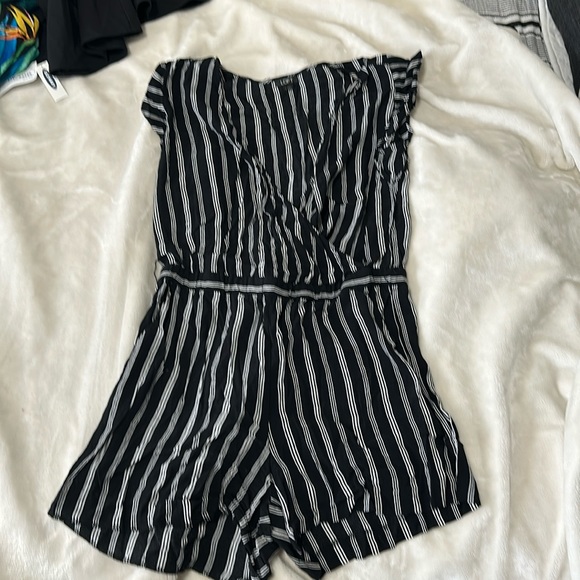 Women’s black and white striped Romper size Large Loft - Picture 1 of 2